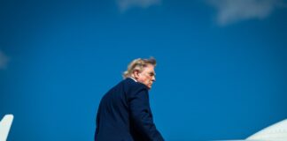 «Предложил убить 100 человек вместо себя»: скандал с самолетами Трампа набрал обороты
