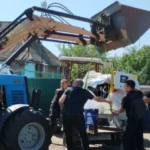 Окупаційний очільник Каховки на Херсонщині заявив про нестачу ємностей для води та генераторів