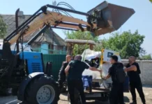 Окупаційний очільник Каховки на Херсонщині заявив про нестачу ємностей для води та генераторів