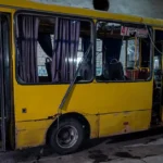 “Вона б померла від кровотечі”: як рішення водія атакованої РФ маршрутки в Херсоні врятувало пасажирку