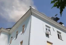 У Херсоні після удару FPV-дрона загорілася будівля — наслідки атаки. ФОТО. ВІДЕО