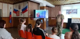 У РФ і на окупованих територіях у школах запроваджують “військову підготовку” та збільшують кількість уроків “історії”