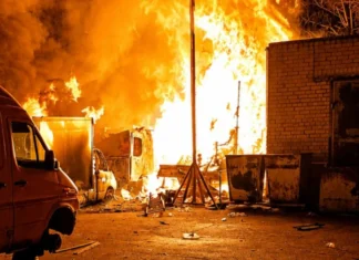 У Херсоні через атаку дронів загорілися вантажівки. ФОТО