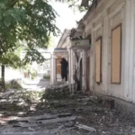 У Херсоні внаслідок російського авіаудару пошкоджено офіс Червоного Хреста. ФОТО