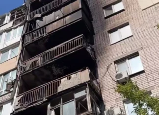 У Херсоні внаслідок російської атаки загорілися 7 квартир. ВІДЕО